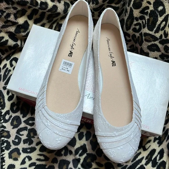 American Eagle fabric cream flats - Picture 1 of 7